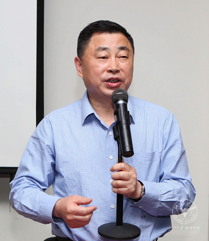 老学员代表、体育外围平台APP校友分会副会长钱兆良在开学典礼上讲话.jpg